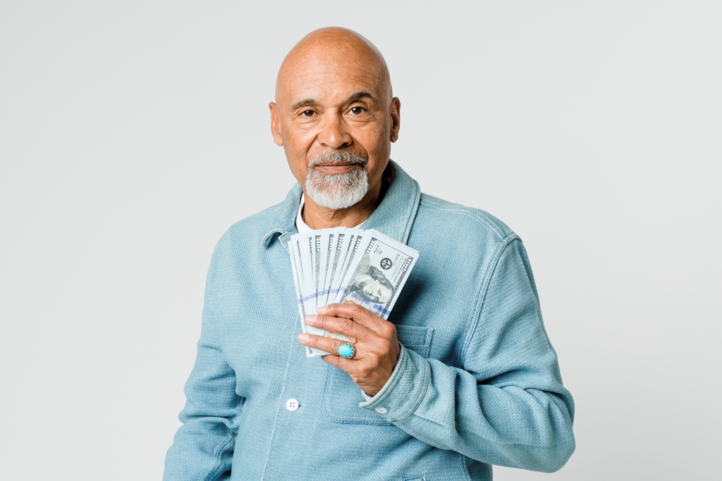 See the Tips to Never Run Out of Money in Retirement